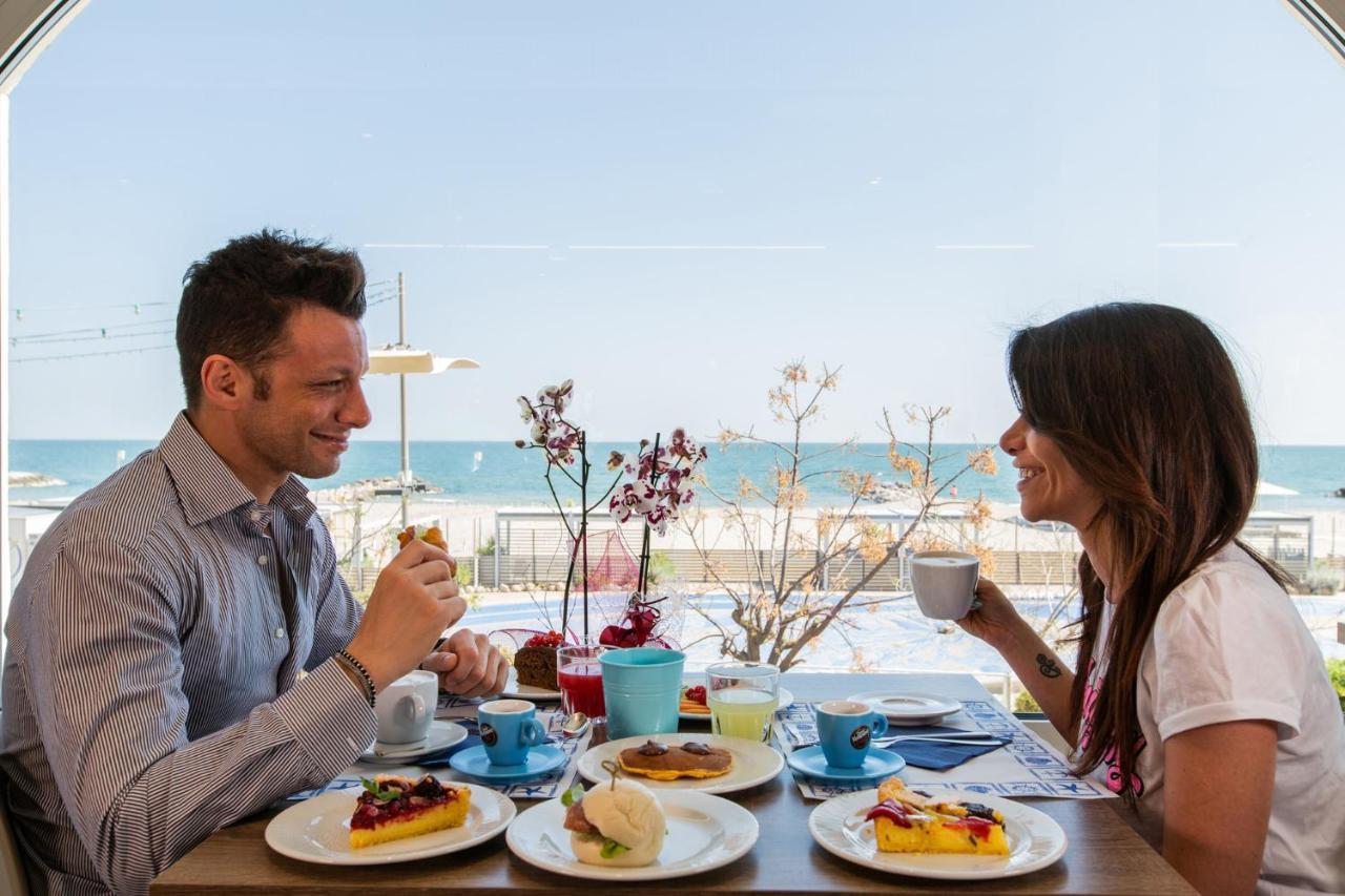 Hotel Alexandra - Beach Front - Healthy Xxl Breakfast & Brunch Until 12 30 - Parking Included 미사노아드리아티코 외부 사진