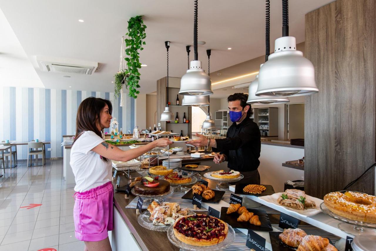 Hotel Alexandra - Beach Front - Healthy Xxl Breakfast & Brunch Until 12 30 - Parking Included 미사노아드리아티코 외부 사진