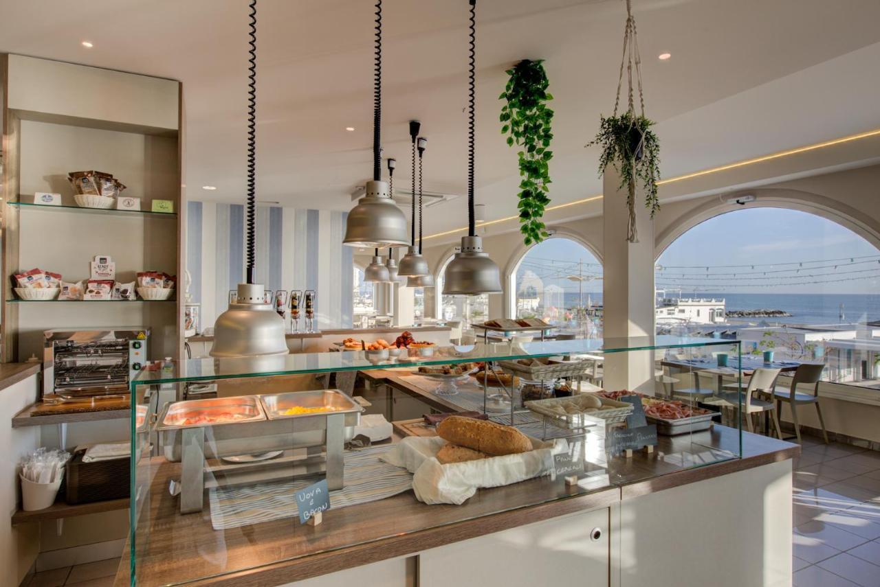 Hotel Alexandra - Beach Front - Healthy Xxl Breakfast & Brunch Until 12 30 - Parking Included 미사노아드리아티코 외부 사진