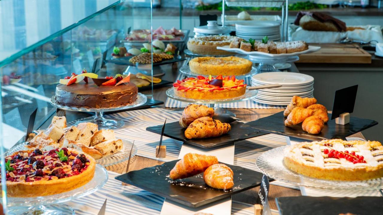Hotel Alexandra - Beach Front - Healthy Xxl Breakfast & Brunch Until 12 30 - Parking Included 미사노아드리아티코 외부 사진