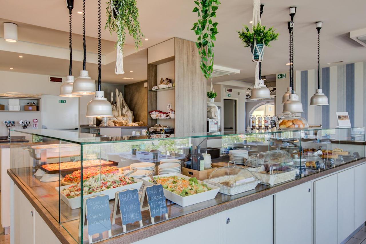 Hotel Alexandra - Beach Front - Healthy Xxl Breakfast & Brunch Until 12 30 - Parking Included 미사노아드리아티코 외부 사진