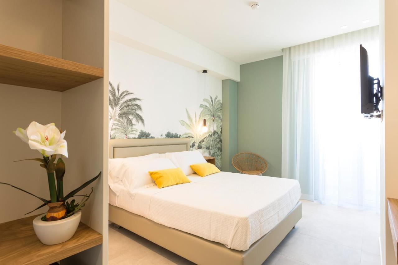 Hotel Alexandra - Beach Front - Healthy Xxl Breakfast & Brunch Until 12 30 - Parking Included 미사노아드리아티코 외부 사진