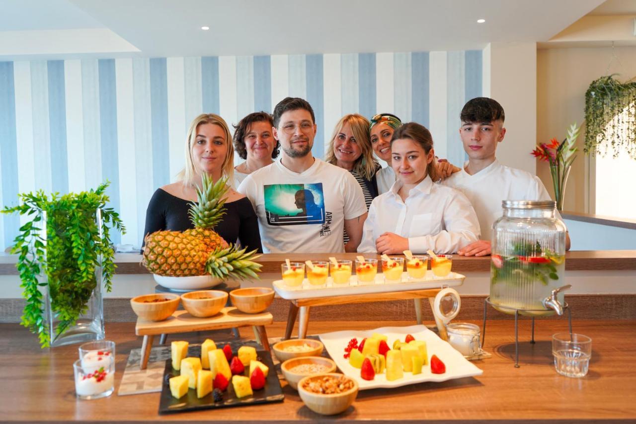 Hotel Alexandra - Beach Front - Healthy Xxl Breakfast & Brunch Until 12 30 - Parking Included 미사노아드리아티코 외부 사진