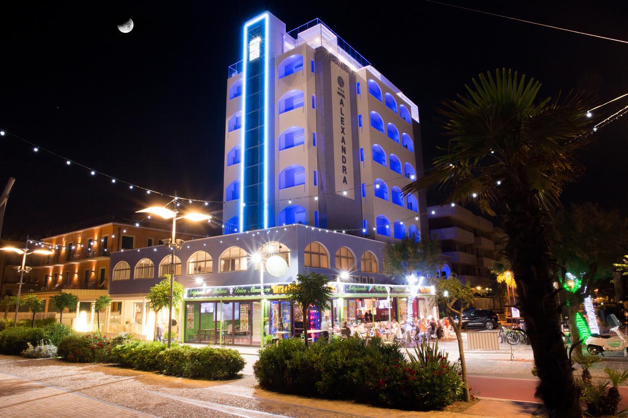 Hotel Alexandra - Beach Front - Healthy Xxl Breakfast & Brunch Until 12 30 - Parking Included 미사노아드리아티코 외부 사진